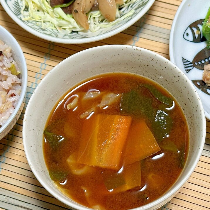 言った順に入れてねにんじんキャベツ、わかめの赤だし
